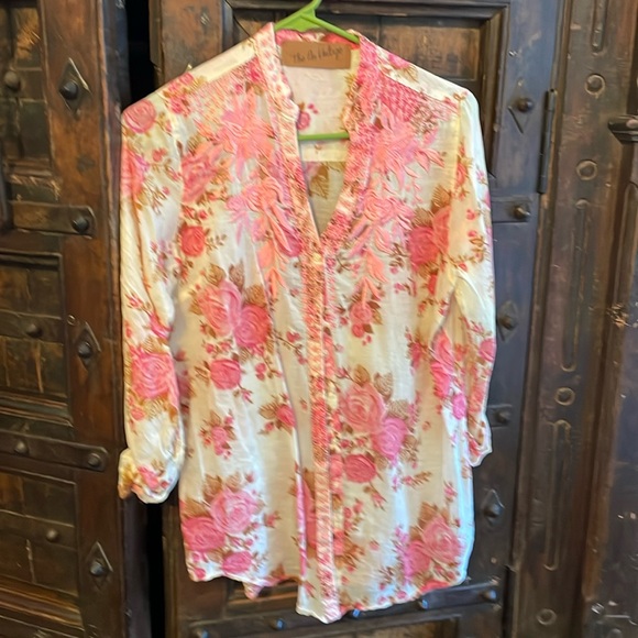 Like new floral beauty. Like new - Picture 1 of 4